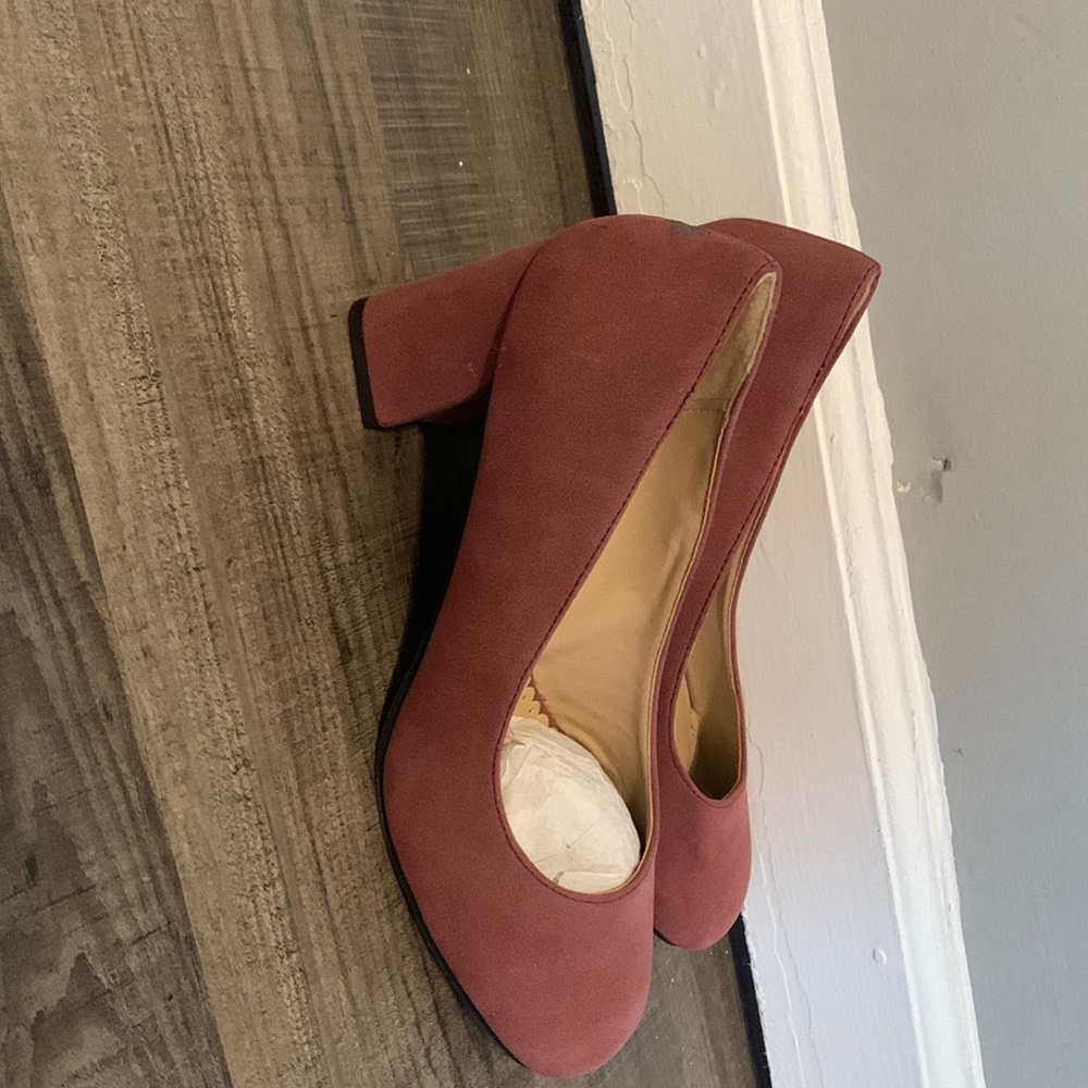 Heels , Closed toes , size 10w , color : burgundy